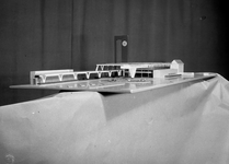 836249 Afbeelding van de maquette voor het nieuwe N.S.-station Almelo.